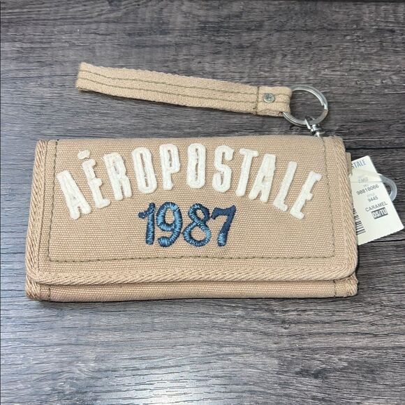 Y2K Aeropostale Caramel Tan Colored Tri-Fold Wrislet Wallet NWT - Picture 1 of 4